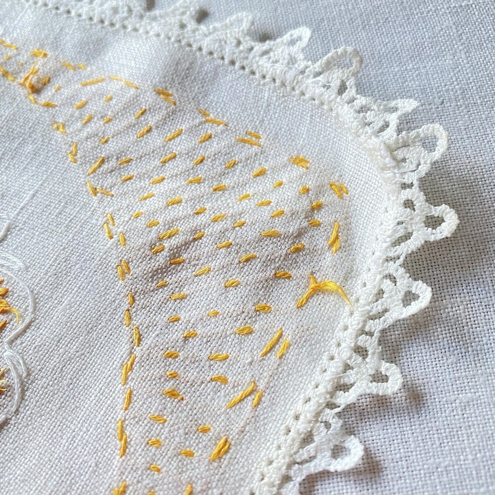 Vintage Handmade Embroidered Linen Tablecloth 32x32" Floral Hand crocheted - Picture 5 of 8